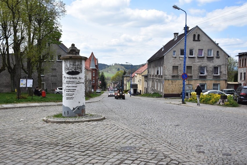 Parada wozów bojowych straży pożarnej.