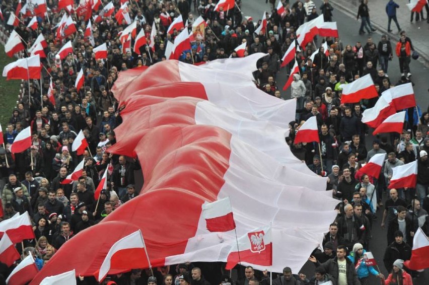 Co roku 11 listopada tysiące osób spotykają się w Warszawie...