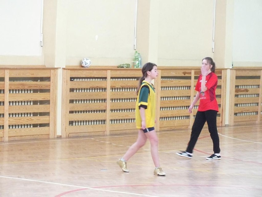 Jastrowie: Turniej halowy w piłce nożnej dziewcząt w Jastrowiu [GALERIA]