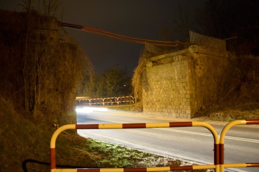 Wiadukt przy ul. Ofiar Gór Morzewskich w Chodzieży: Uszkodzony fragment został rozebrany (FOTO)