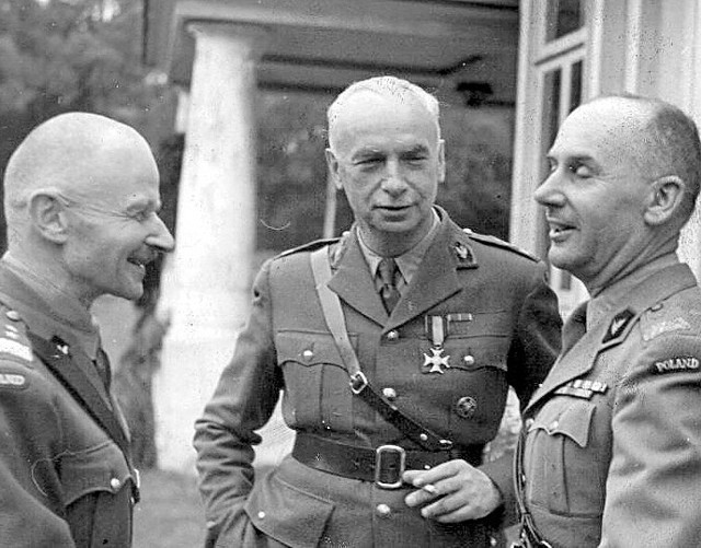 Generałowie: Marian Kukiel, Kazimierz Sosnkowski i Stanisław Kopański w 1944 roku Londynie