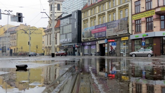 Wrocław: Zapchane studzienki przyczyną koszmaru na drogach