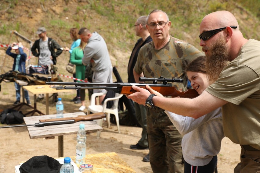 Charytatywny piknik strzelecki. Akcję wsparli policjanci z komendy w Sławnie