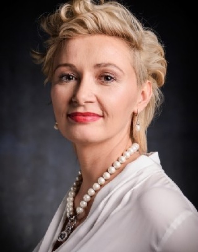 Dyrektor teatru Maska w Rzeszowie. 

Zaczynała jako prezenterka TVP Rzeszów, następnie aktorka Teatru Maska w Rzeszowie. Od 2012 dyrektor teatru.