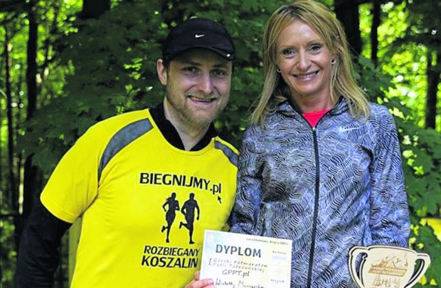 Michał Bieliński z Wiolą Murawską, zwyciężczynią półmaratonu górskiego