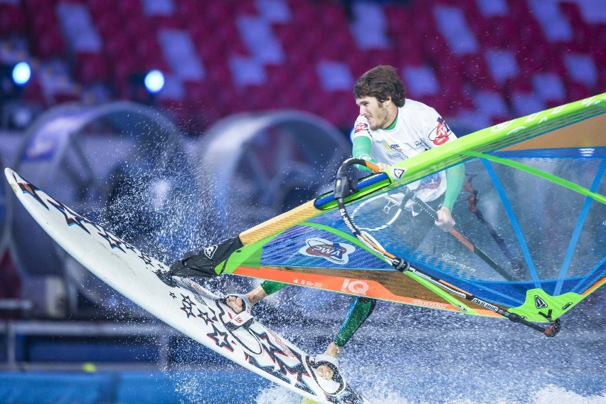 Windsurfing na Narodowym. Zobacz wodne atrakcje! [ZDJĘCIA]