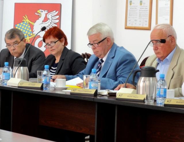 Rada Powiatu Sławieńskiego głosami 14 "za" zatwierdziła skład komisji konkursowej