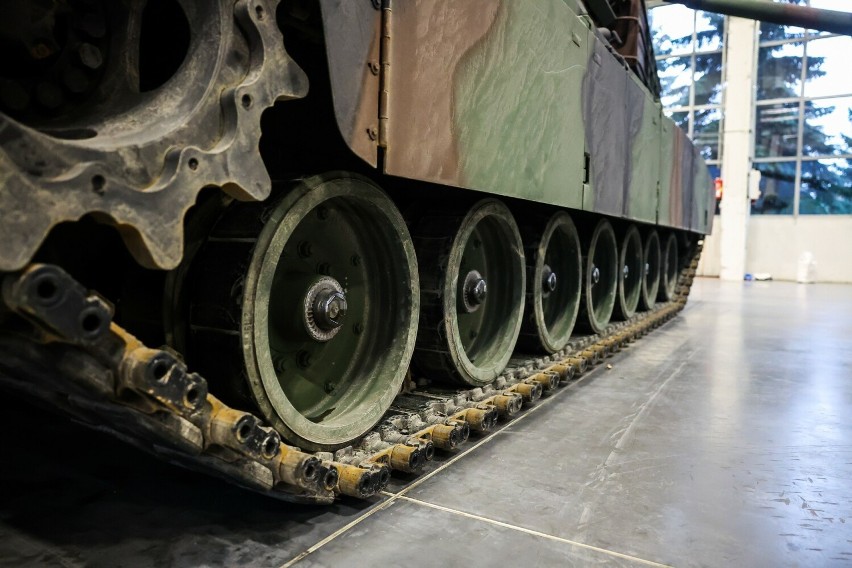 Dwadzieścia sześć czołgów Abrams trafia do poznańskich...