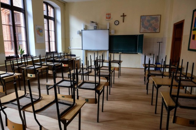 Trzy warszawskie szkoły przeszły na zdalny tryb nauki z powodu koronawirusa