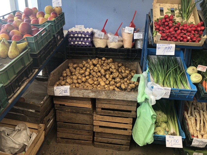 Zobaczcie ceny warzyw i owoców na Bazarze Komandor we...