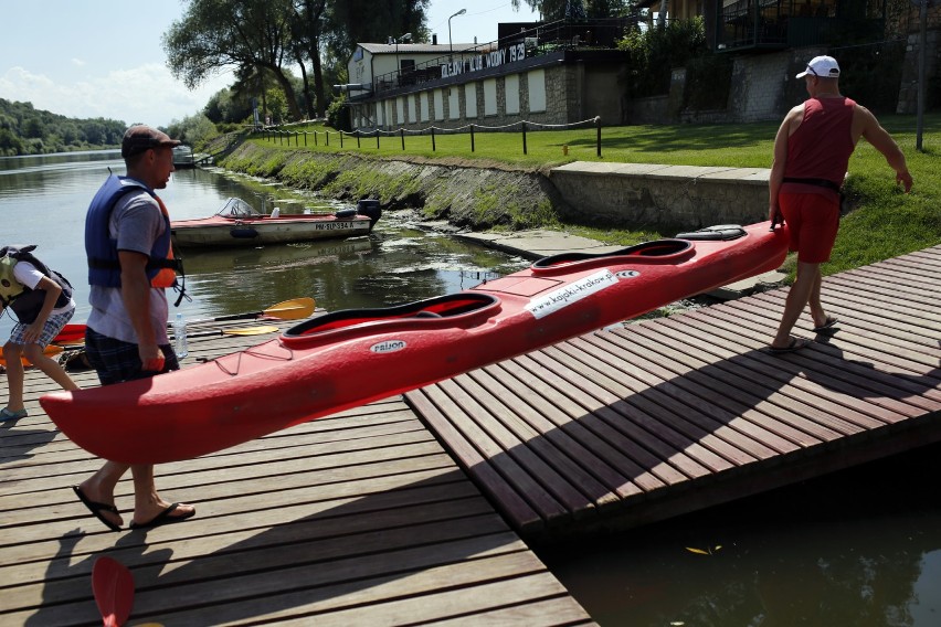 Na terenie klubu trwają ostatnie prace przed otwarciem plaży