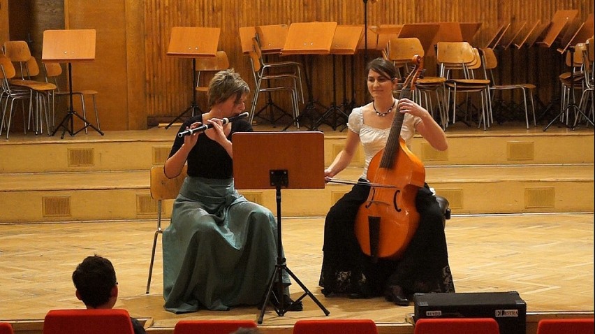Karolina Jesionek (flet traverso), Justyna Krusz (viola da gamba)