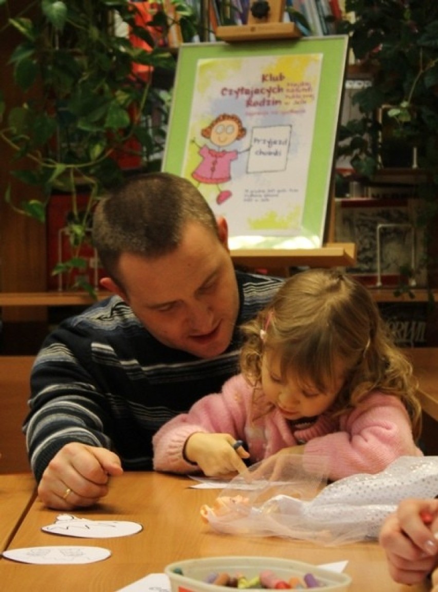 Spotkanie z choinką w Klubie Czytających Rodzin w Jaśle