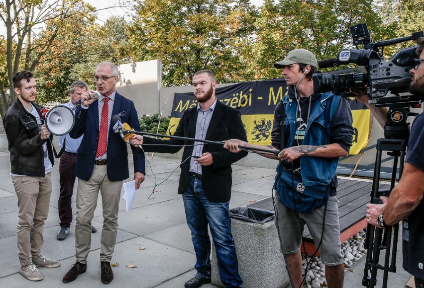 Protest ws. likwidacji etnofilologii kaszubskiej przed...