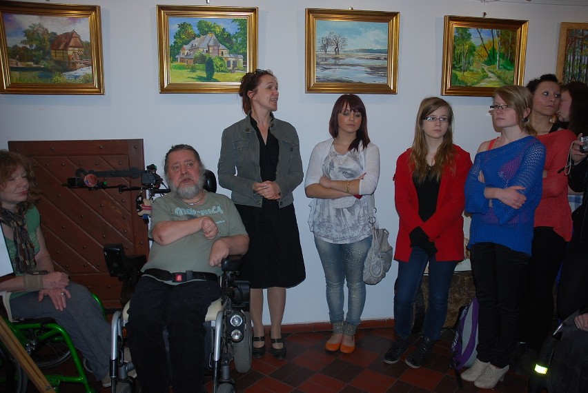 Niepełnosprawny artysta malował ustami w Krotoszynie (FOTY)