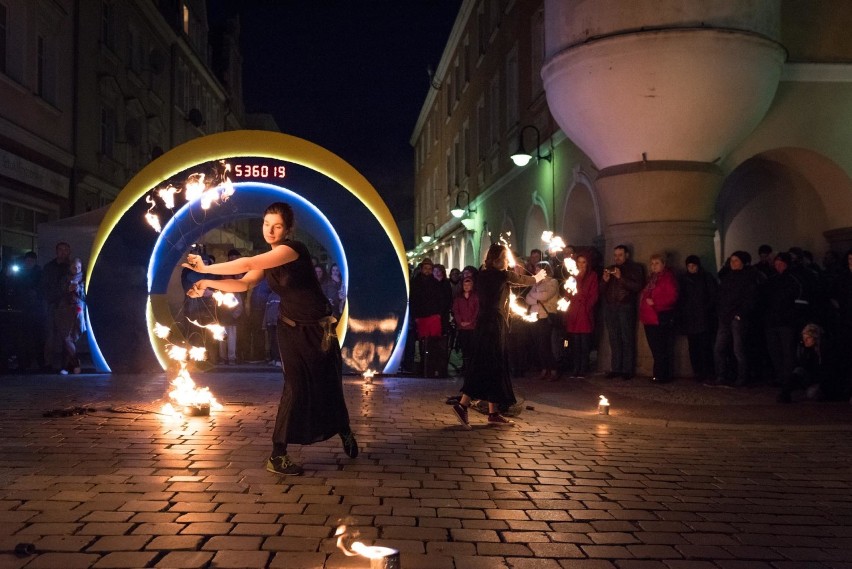 Fireshow. Taniec i ogień na Krakowskiej w Opolu