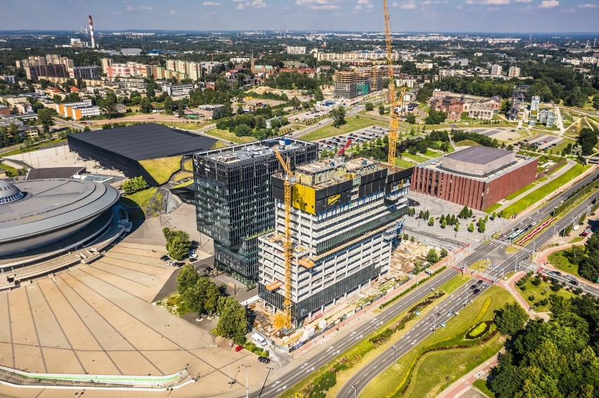 Osłony przeciwwiatrowe na szczycie .KTW II zostały...