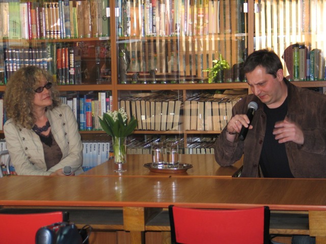 Biblioteka w Sosnowcu organizuje m.in. spotkania z pisarzami.