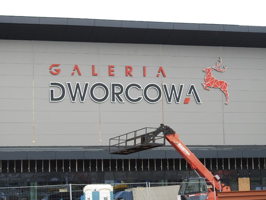 Galeria Dworcowa w Łomży gotowa. Pierwsze sklepy ruszą na początku lutego [zdjęcia]