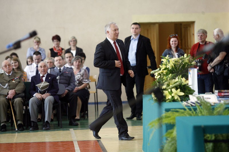 Legnica: Rozdanie świadectw w mundurówce(ZDJĘCIA)