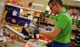 Zarobki w sieciach handlowych w Polsce. Ile tu płacą? [Lidl, Biedronka, Ikea, Kaufland, Carrefour, Tesco, Auchan]