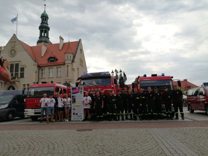 Przemierzą 750 km, by pomóc chorej Kindze. Dziś odwiedzili Krotoszyn [ZDJĘCIA + FILMY]     