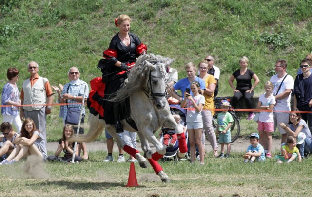 Pokazy jeździeckie w ramach Dni Grudziądza. W programie między innymi: pokaz różnych konkurencji jeździeckich, występ Teatru Konnego Cabriola, kadryl sulek z udziałem sześciu ogierów, pokaz zaprzęgów, kulig na kółkach i wiele innych atrakcji.