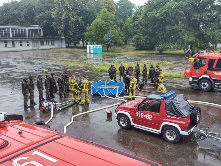 Ćwiczenia strażaków OSP Brzezinka i Oświęcim z żołnierzami...