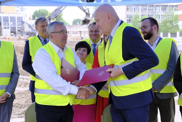 Minister Andrzej Adamczyk (z lewej) i prezydent Michał Zaleski