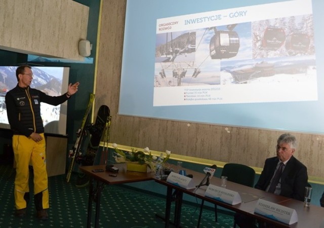 Bohus Hlavaty, prezes zarządu TMR (z lewej),  podczas marcowej konferencji przedstawiał plany dotyczące Szczyrku. Już wtedy zastrzegał, że na pierwsze inwestycje trzeba będzie poczekać