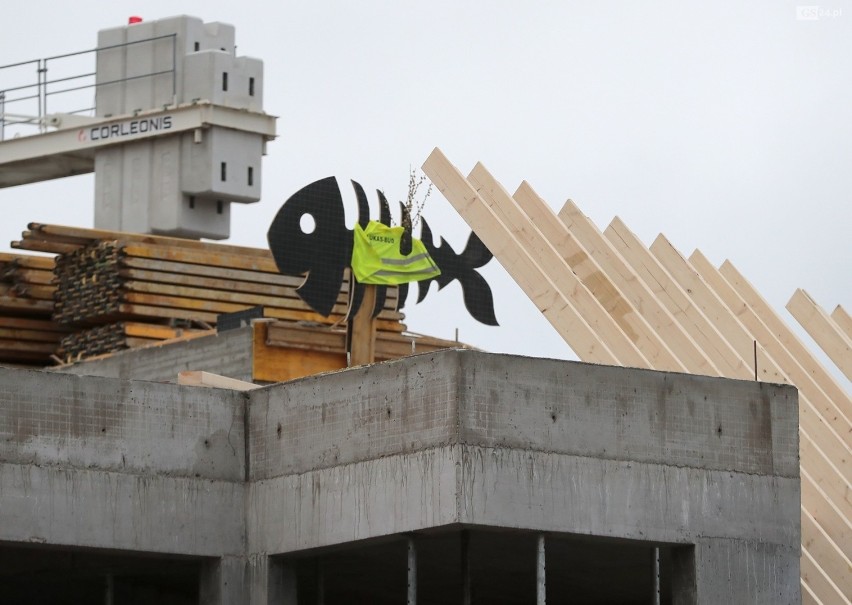 Wiecha w kształcie ryby na budowie hotelu Arkona