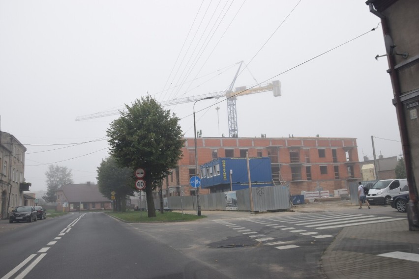 Mglisty poranek w Zduńskiej Woli. Tak wygląda miasto otulone mgłą
