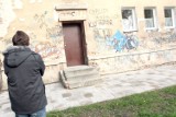 Rodzice walczą o remont przedszkola przy ul. Kruczej. Elewacja odpada płatami