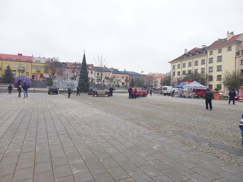 Mikołaj przybył na ostrowiecki rynek. Sprawdziliśmy czy jest prawdziwy. Zobaczcie zdjęcia