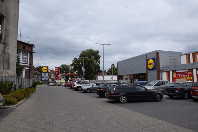 Od poniedziałku do piątku, w godzinach 10:00 – 12:00 w sklepach obowiązują godziny dla seniora, czyli dla osób powyżej 60. roku życia.