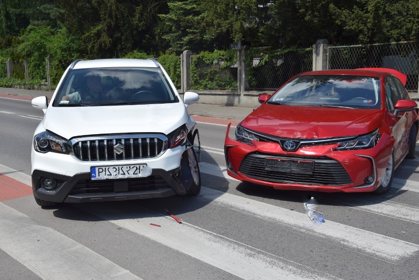 Zderzenie czterech aut na skrzyżowaniu Młynarskiej i Polnej...