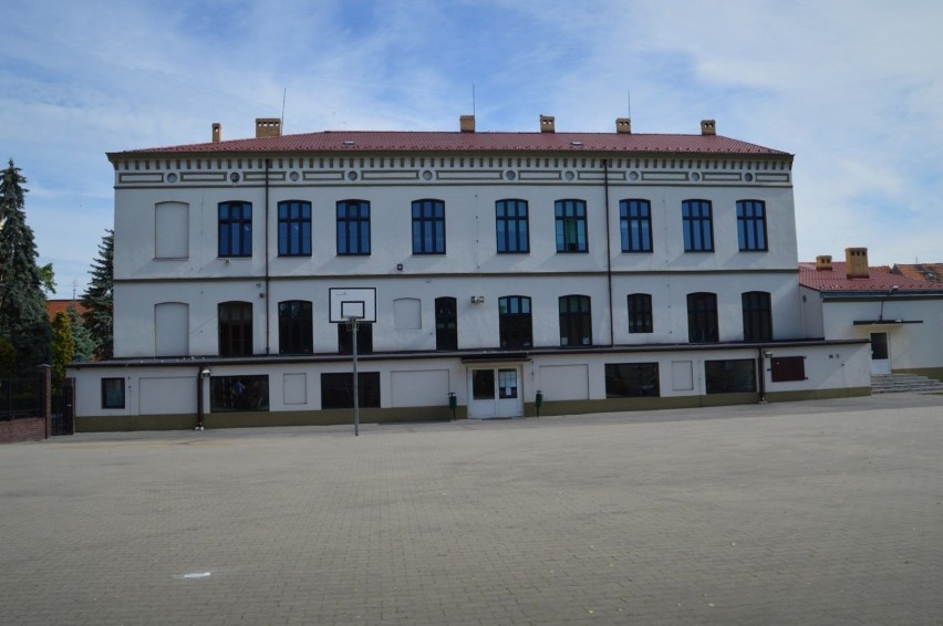 Budynek dawnego Gimnazjum nr 1 w Rawiczu