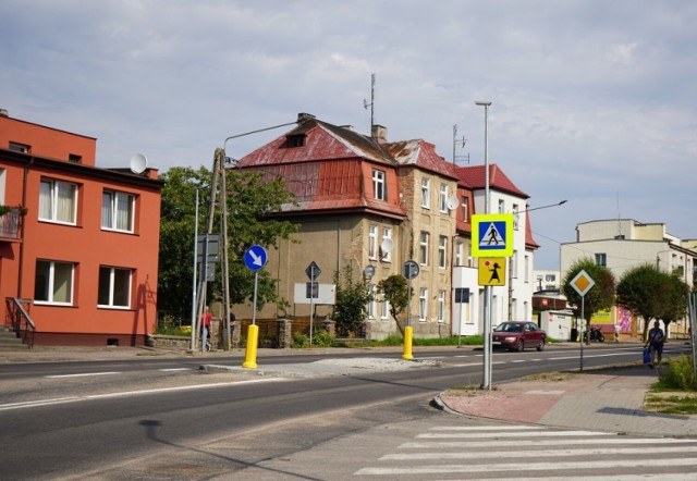 W Kościerzynie na ulicy Kartuskiej powstało oznakowanie, które ma poprawić bezpieczeństwo.