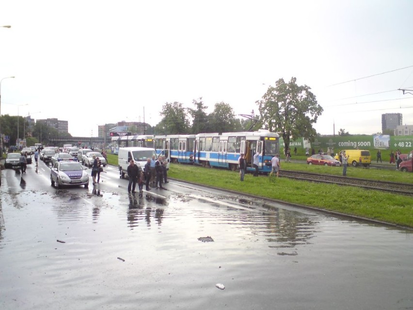 CZYTAJ TEŻ: Piorun uderzył w ciężarówkę na A8...