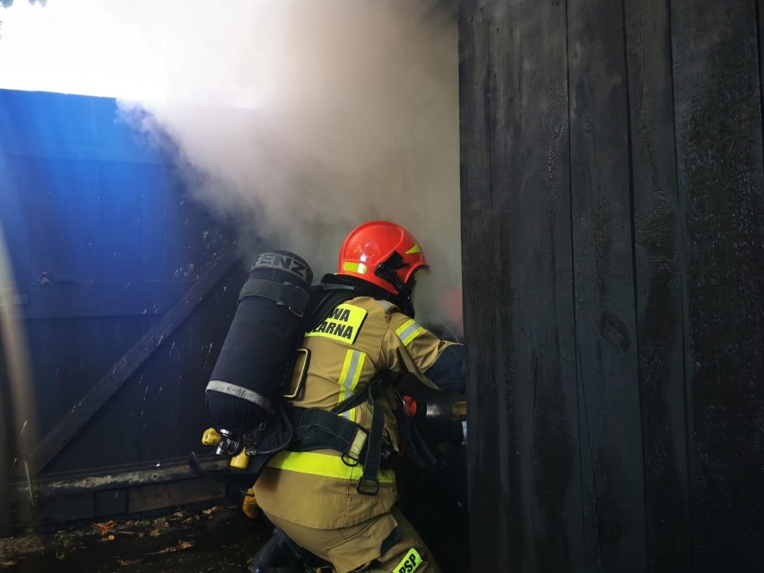 Pożar garażu przy placu Wolności w Zduńskiej Woli 