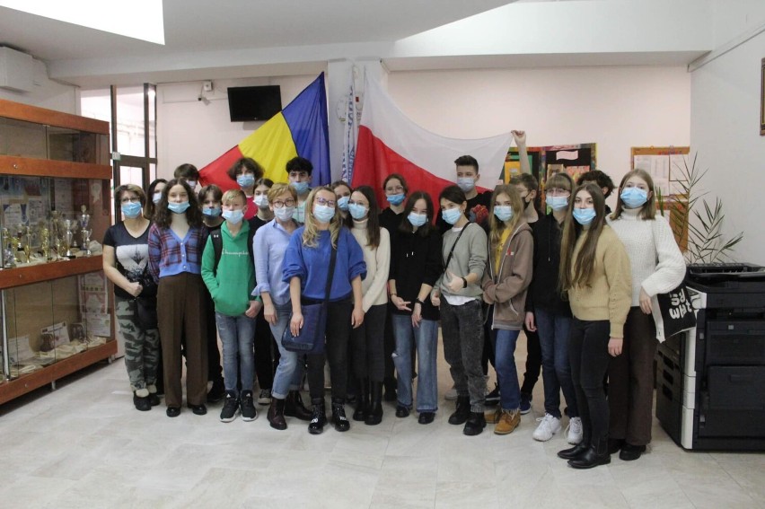 Uczniowie PSP 7 w Radomsku wrócili z Rumunii. W Slatinie realizowali projekt „Pokaż język”