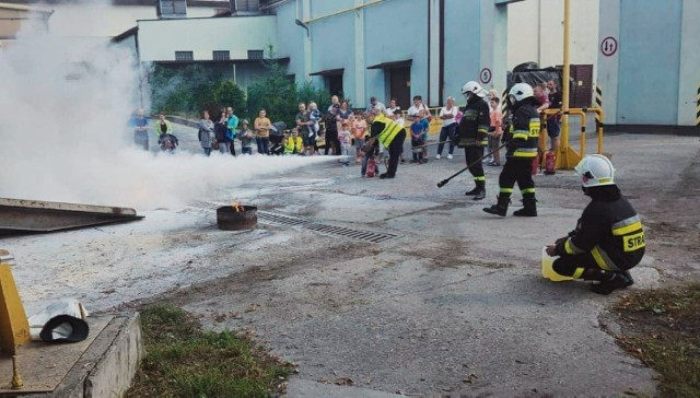 Pokaz strażaków OSP w Siemianowicach Śląskich na terenie zakładów wojskowych Rosomak