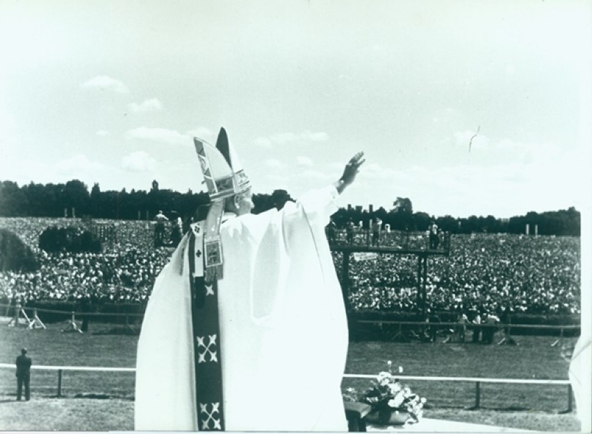 Właśnie minęło 40 lat od chwili, kiedy polski kardynał,...