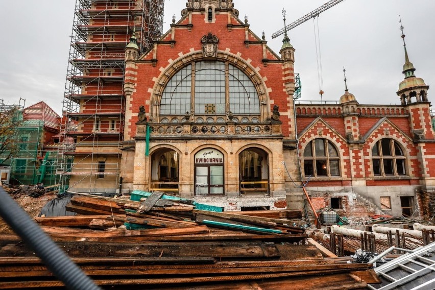 28.10.2020 gdansk srodmiescie. dworzec pkp. 120 letni...