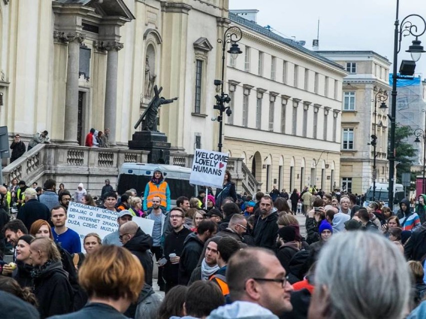 Warszawa przeciw rasizmowi. Duża manifestacja na placu...