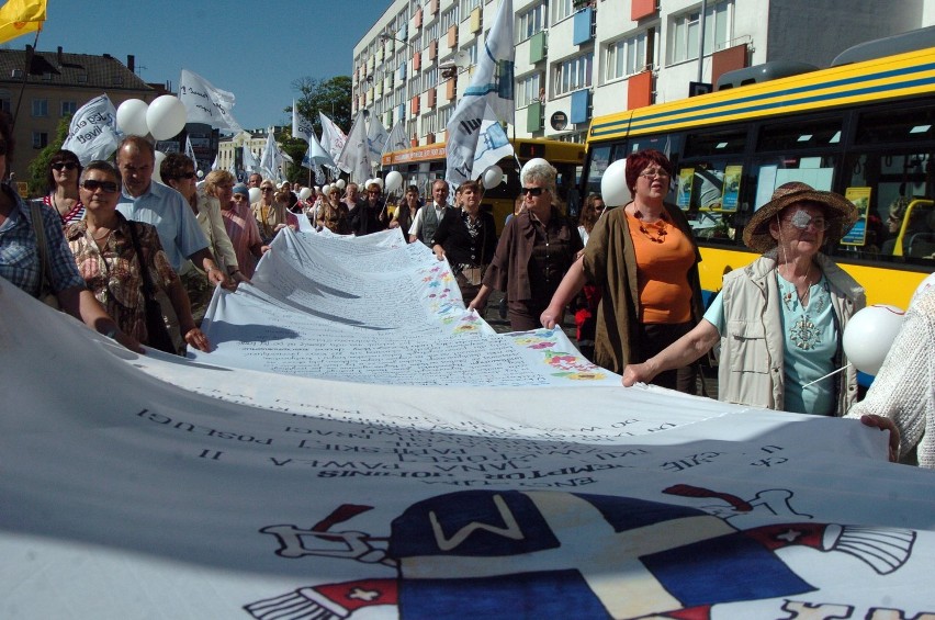 Marsze w Słupsku: Drugi Marsz Życia przeszedł głównymi ulicami miasta [ZDJĘCIA+WIDEO]