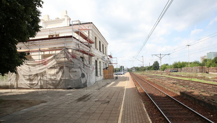 Remont dworca Łódź Chojny zakończy się z opóźnieniem. Wszystko przez... ptaki [ZDJĘCIA]