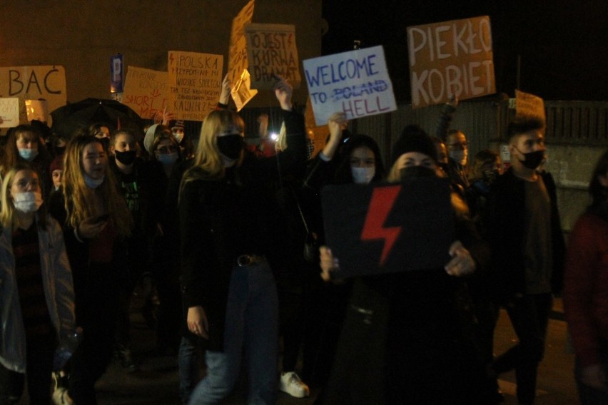 Protest antyPiSowski przeszedł ulicami Krotoszyna [ZDJĘCIA + FILM]