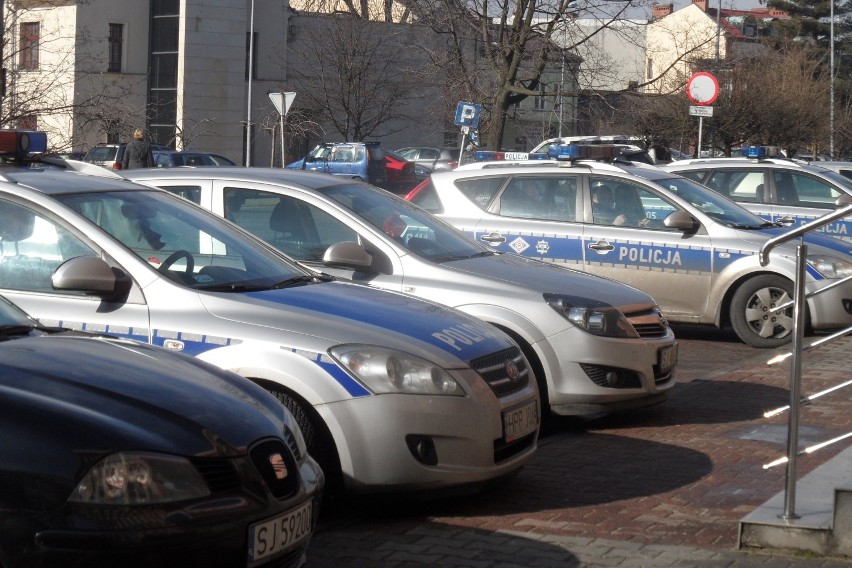 W nocy policjanci zatrzymali 26-letniego jaworznianina,...