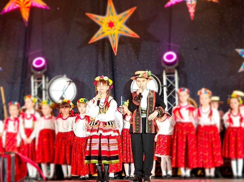 Wyjatkowo udany koncert noworoczny w Siennicy Różanej. Gwiazdą wieczoru był folkowy zespół "Dikanda". Zobacz zdjęcia